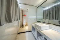 Xingren V Plus Boutique Theme Hotel Hotels near Xingren Square