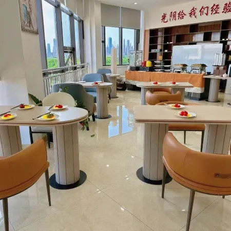 Bangbangtang Hotel (Liuyang Economic Development Zone Bus Station Baile Commercial Plaza)