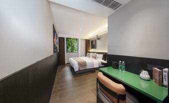 Shenzhen Futian Yixin Hotel (Jingtian Subway Station)