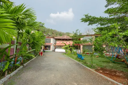 Opulence Resort Nagaon Alibaug Отели в г. Чол