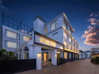 Shangri-La Songwu • Secret Garden Designer Oxygen Homestay (Dukezong Ancient City)