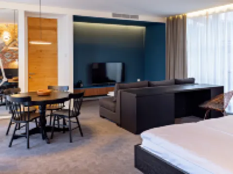 Dilijani Tun Hotel & Restaurant 蒂利金酒店