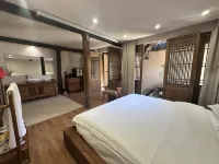 Cloud-Veiled Mountain Realm Retreat, Lishui Songyang