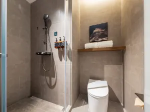 Atour Hotel, Biyun Road, Jushan Square, Xingyi City