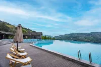 Residents of Phoenix Bamboo Mountain Township - Infinity Pools