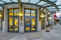 Elegant, Recently Upgraded Apt – Pearl District & Fast Wifi! Free Parking! Hotel a 