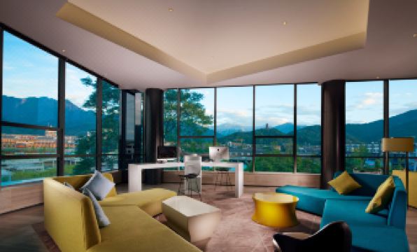 Center International Hotel