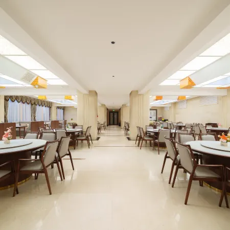 Baiheng Jinyi Hotel (Fushan Yingbin Street)