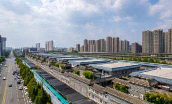 Wofu Hotel (Zhengzhou High-speed Railway East Station Economic Development Center Plaza)