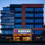 Fuyue Theme Hotel (Jinan Tangye Outlet Store - Original Yishang Hotel) Hotel in zona Shandong Youth University of Political Science