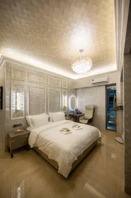 Regis by Ritz, Imago Mall Loft B Hotels in 