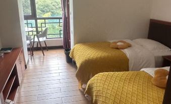 Xiaodongjiang Yanquan Farmhouse