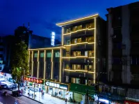 逸德飯店（英德明珠廣場步行街店） 寶晶宮旅遊景區附近的飯店