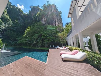 IWH The Cove Premium Suites
