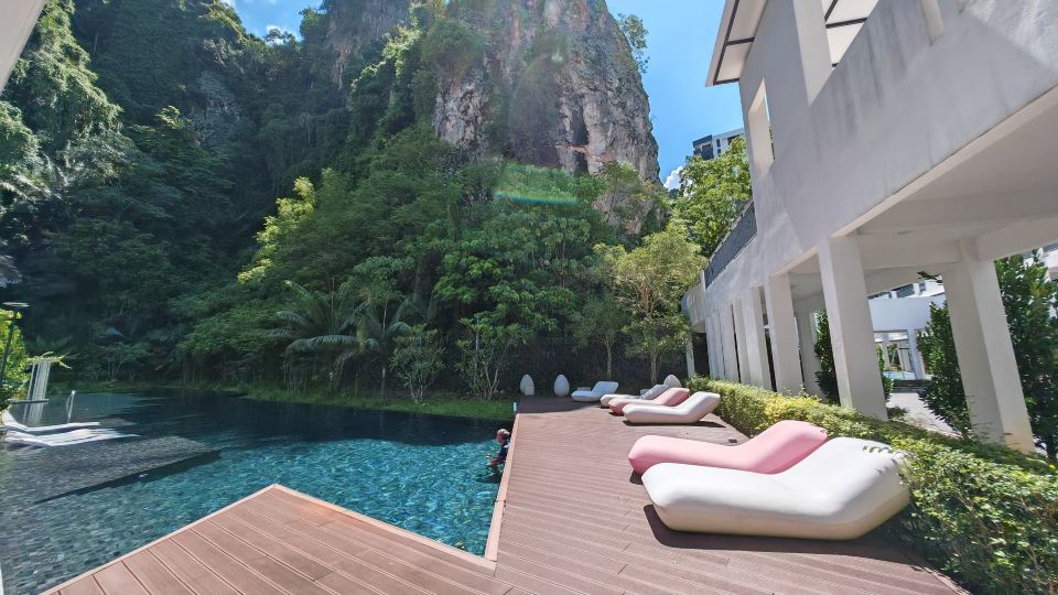 IWH The Cove Premium Suites