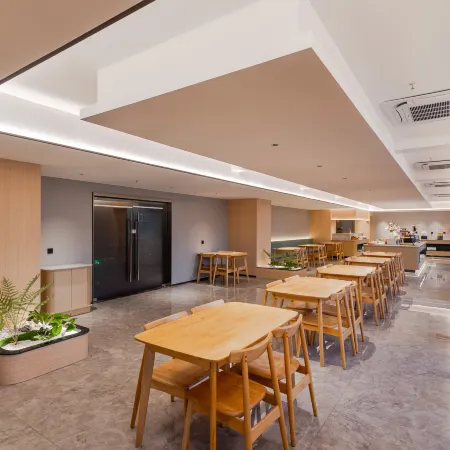 Zunze Hotel (Wuhu University Town Desheng Plaza)