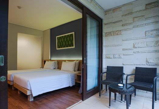 그랜드 위즈 수영장