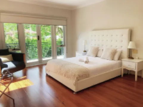 Luxury Family Retreat with Pool | Pymble Station