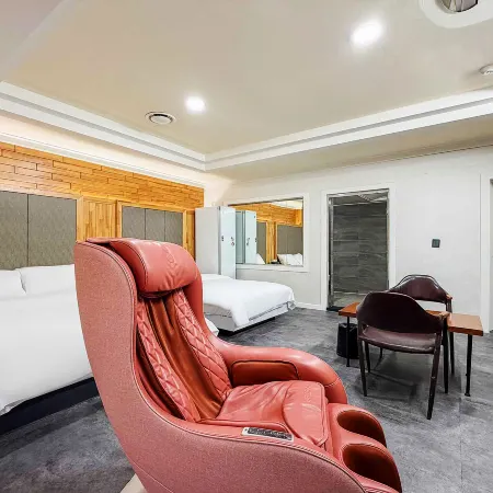 Carlton Hotel Отели рядом с достопримечательностью «Университет Иньхы»