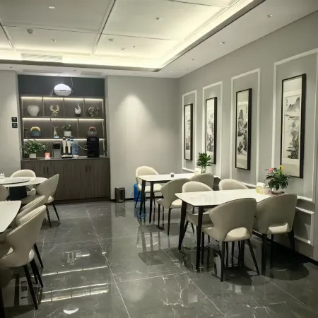 ELONG R.YUN Hotel (Lanzhou Old Street, Yellow River Tower Branch)