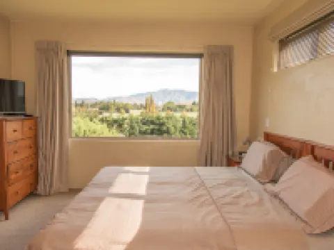 Arrowtown Dress Circle Hotels in Arrowtown