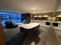 Melbourne Sky-High 2BR City Views & Free Parking