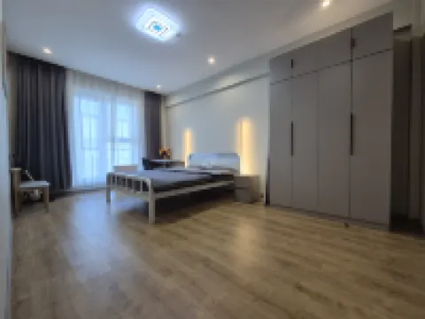 Spacious Central 2BR | 10 Guests | Near essentials