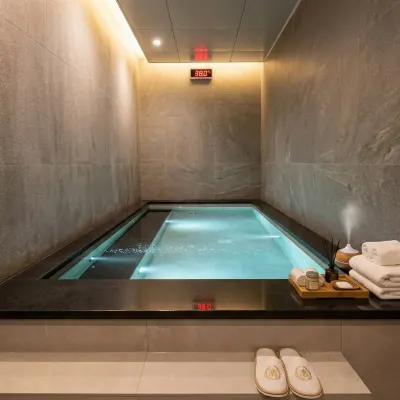 Haeundae Marine Capsule Hotel & Spa Hotel dekat Haeundae-gu