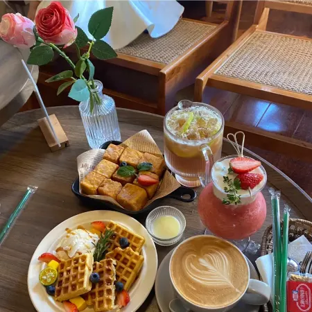 Yifan Light Luxury Hotel