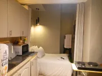 Exquisite Condo Unit in Eastwood 1.5 BR, 5 Beds - pet friendly