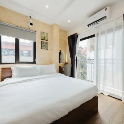 BOHO Van Mieu - Cozy Studio with LIFT, Netflix, washer anđ dryer 동다 주변 호텔