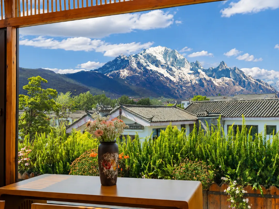 Meiqi Leju Jade Dragon Snow Mountain Scenic Resort Courtyard - Lijiang
