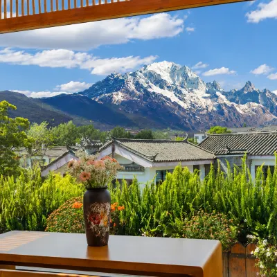 Meiqi Leju Jade Dragon Snow Mountain Scenic Resort Courtyard (Shuhe Ancient Town Branch) Hoteles cerca de Yunnan Lijiang Sports Development Center Multiple-use Hall