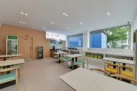 Home Inn · Huayi Select Hotel (Qinhuangdao Nandaihe Xianluo Island Tianma Bathing Beach) - วิวทะเล