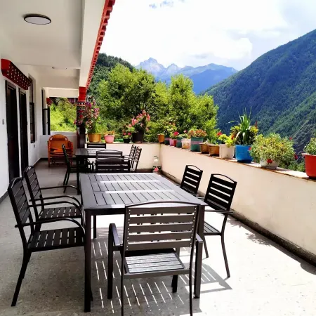 Danba Zangsong Mountain Residence Homestay