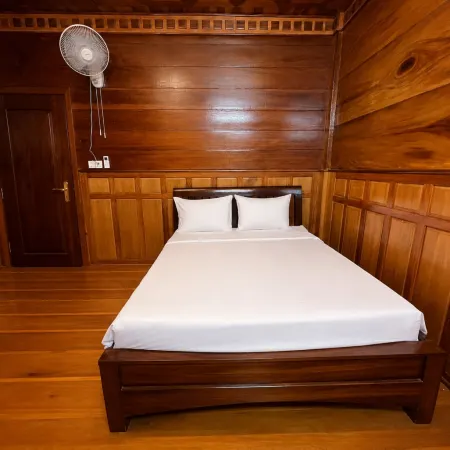 Cloudy Hill Hostel & Villa