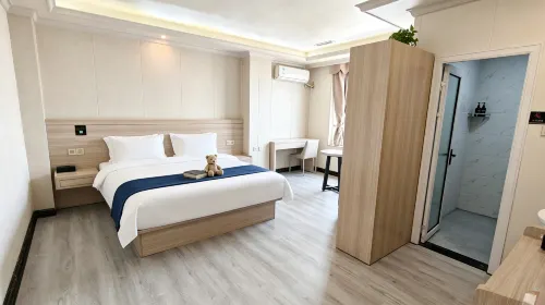 Long An Xin Yi Business Hotel conversion - parking