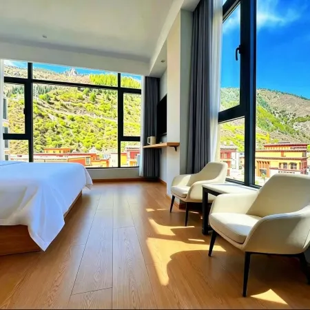 First Sight • Pinellia Hotel