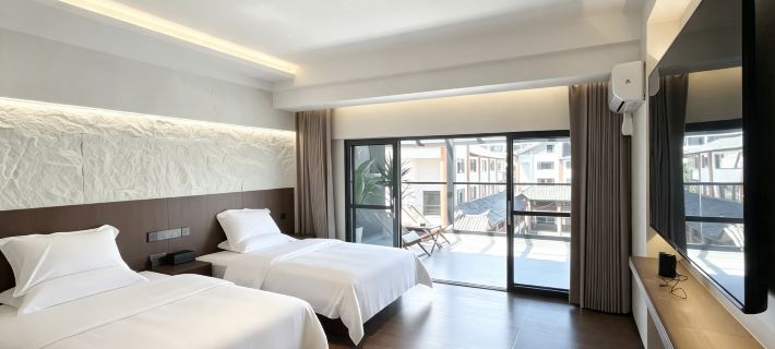 Shiping Yunshuijian Private Hot Spring Homestay (Yilong Lake) Отели в г. Шипин