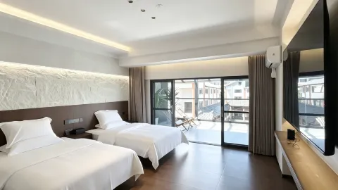 Shiping Yunshuijian Private Hot Spring Homestay (Yilong Lake) in 스핑