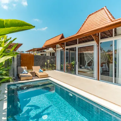 Svarna Suites Seminyak Hotels near Nakula