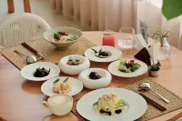Xingyang Valley Hot Springs Luxury Tent Hotel - พร้อมอาหารเช้า