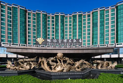 Empark Grand Hotel Beijing - Mountain view