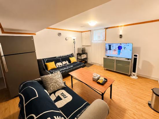 Self-contained Queen Suite • Private Kitchenette & Bath