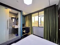 廣安興亞電競飯店（摩爾春天百貨店） 廣安不夜城附近的飯店