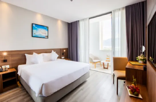 Astica Hotel Nha Trang Отели рядом с достопримечательностью «Лонг Шон»