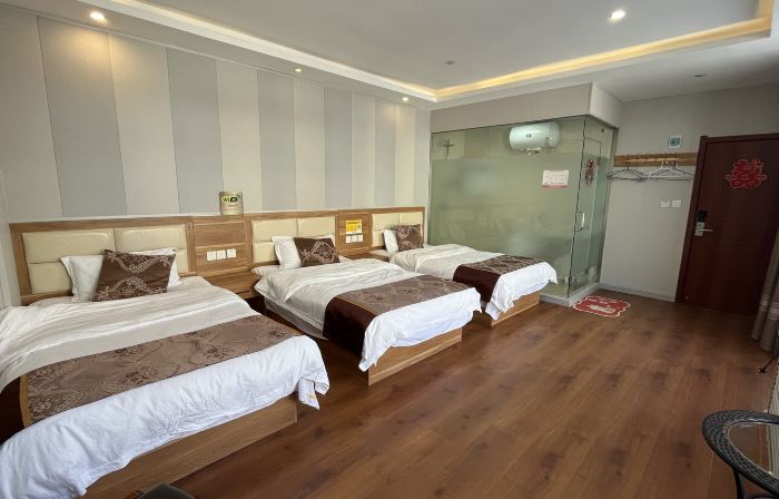 Qilong Express Hotel (Tumen's Second Department Store)