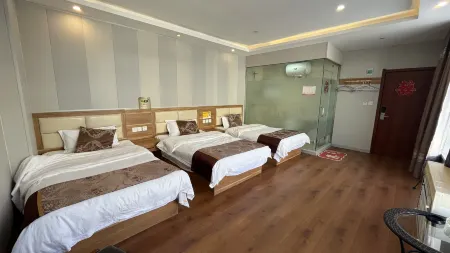 Qilong Express Hotel (Tumen's Second Department Store) Отели в г. Тюмень