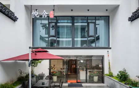 Nanxun Yueshe Folk Hostel (Nanxun ancient town scenic shop) Отели рядом с достопримечательностью «Zhejiang University of Water Conservancy Hydropower (Nanzhang Campus)»