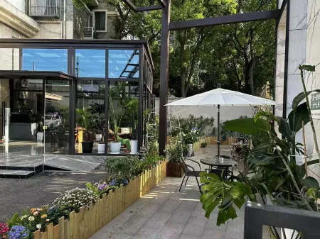 City Garden Hotel (Shanghai Hongqiao International Airport Branch) Отели рядом со станцией Nanxiang North Railway Station